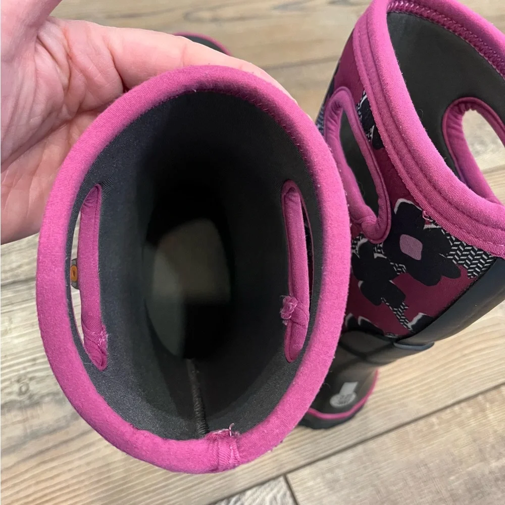 EUC BOG Boots Petal Floral print, Black and Pink Waterproof rain/snow, Size 2